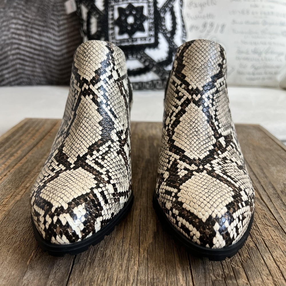 Vionic Boots Womens Size 7 Beige Belmont Ankle Booties Snake Print Block Heel - Picture 2 of 8
